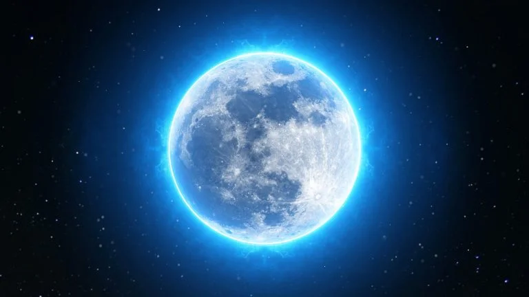 Under the Molten Moonlight 